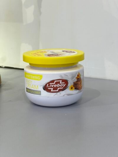 كريم مرطب للجسم لايف بوي